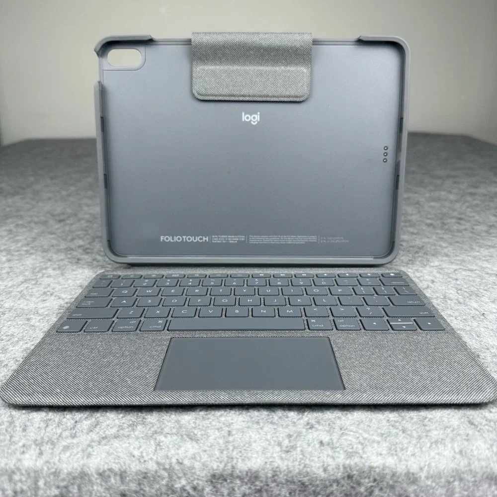 Logitech Folio Touch iPad Keyboard Case with Trackpad for iPad Air (4th 5th) EUC